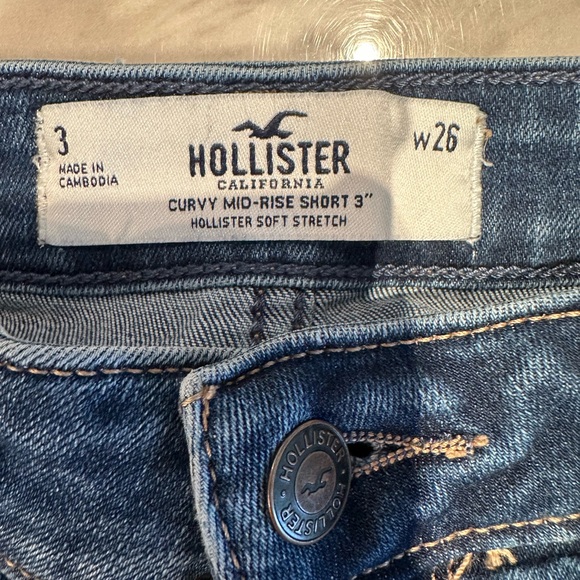 3/$10!!! Hollister Curvy Mid-Rise 3” Dark Wash Distressed Denim Jean Shorts - Picture 3 of 5